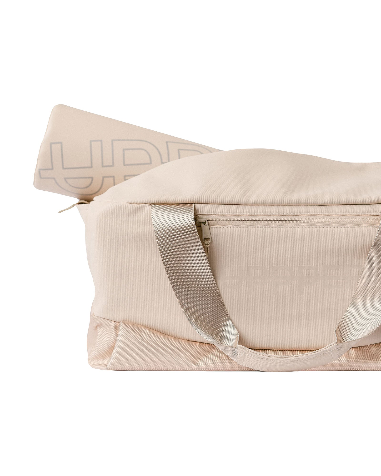 close-up of sail uppper gym bag zipper hardware and uppper logo detail