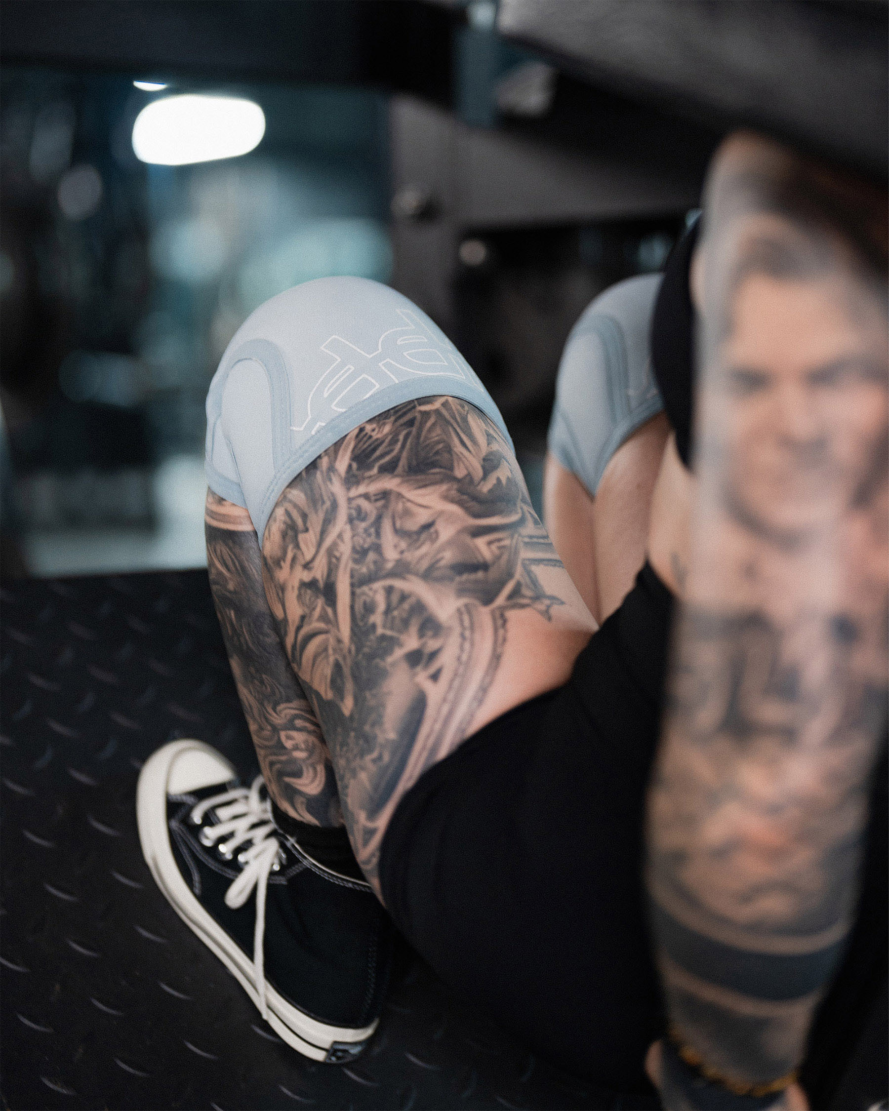 baby blue uppper knee sleeves worn on knees during training