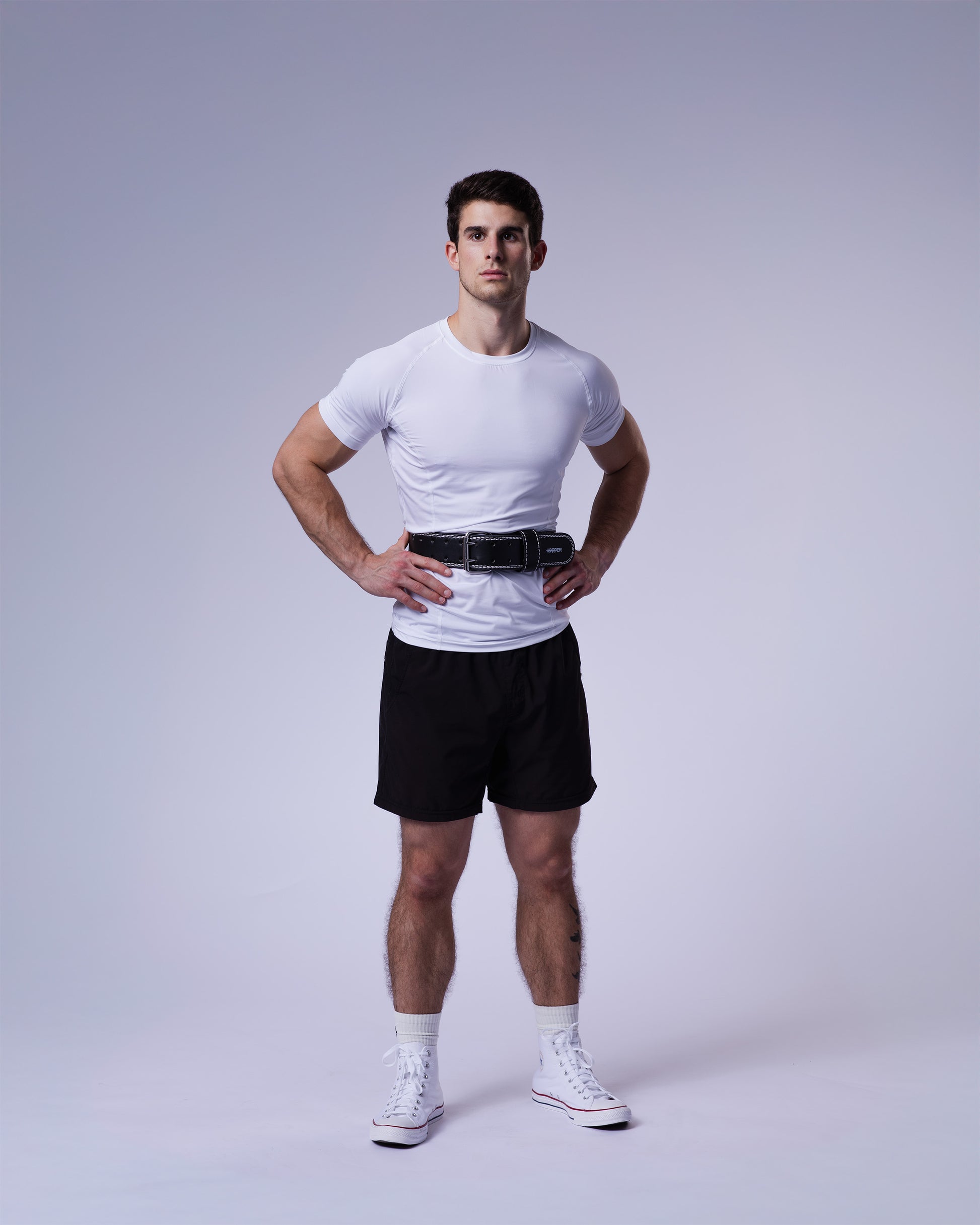 man wearing black uppper lifting belt