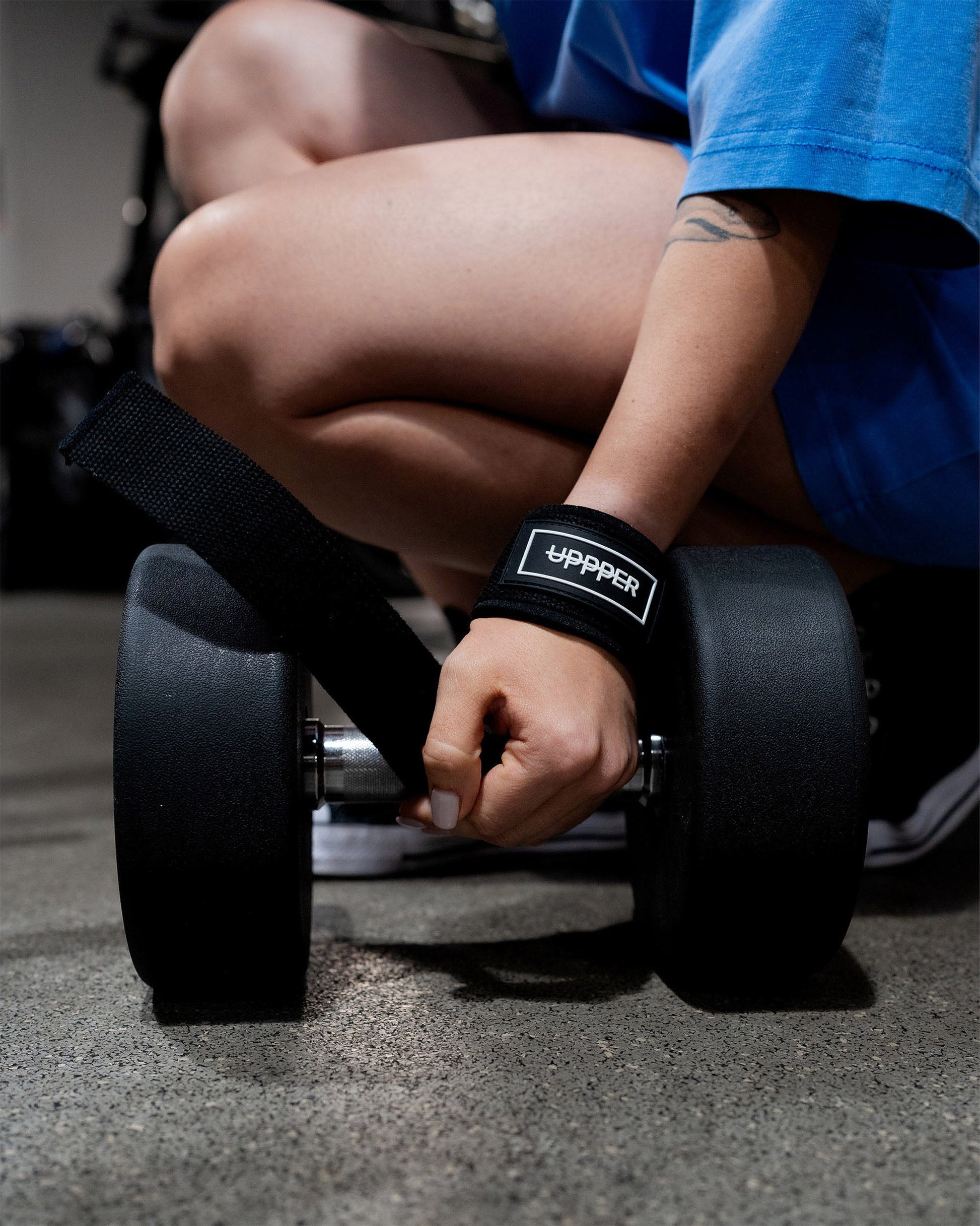 black uppper lifting strap close-up showing material and stitching